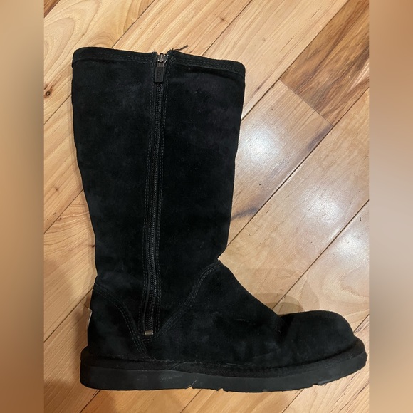 Women’s size 6 UGG Boots - Picture 3 of 5